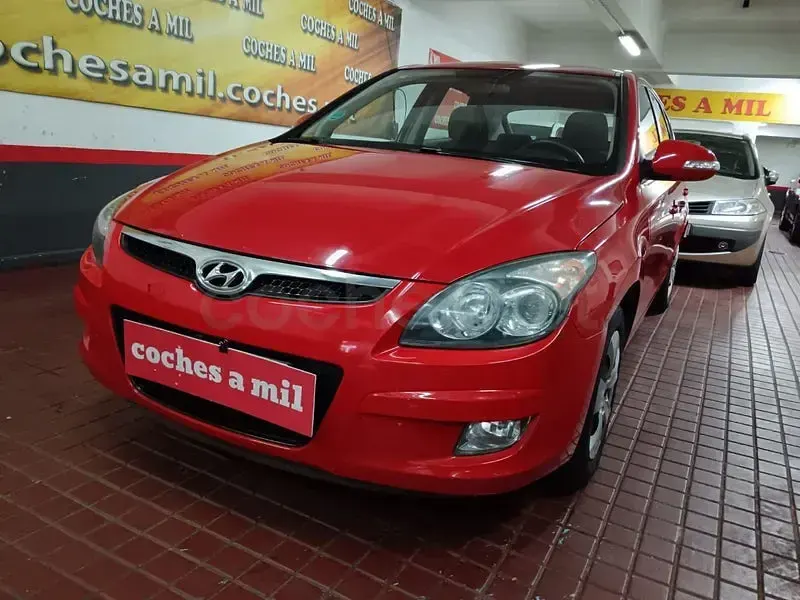 Usado Hyundai i30 Classic 109 CV (80 kW) 2009 Rojo Berlina