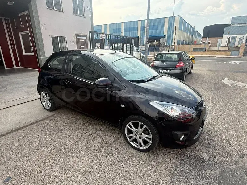 Usado Mazda 2 Active 90 CV (66 kW) 2010 Marrón Utilitario
