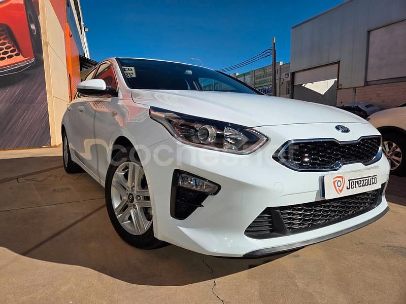 Usado Kia Ceed 136 CV (100 kW) 2021 Blanco Utilitario