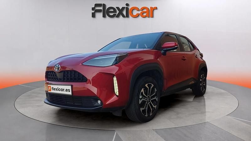 Usado Toyota Yaris Hybrid Active 116 CV (85 kW) 2024 Granate