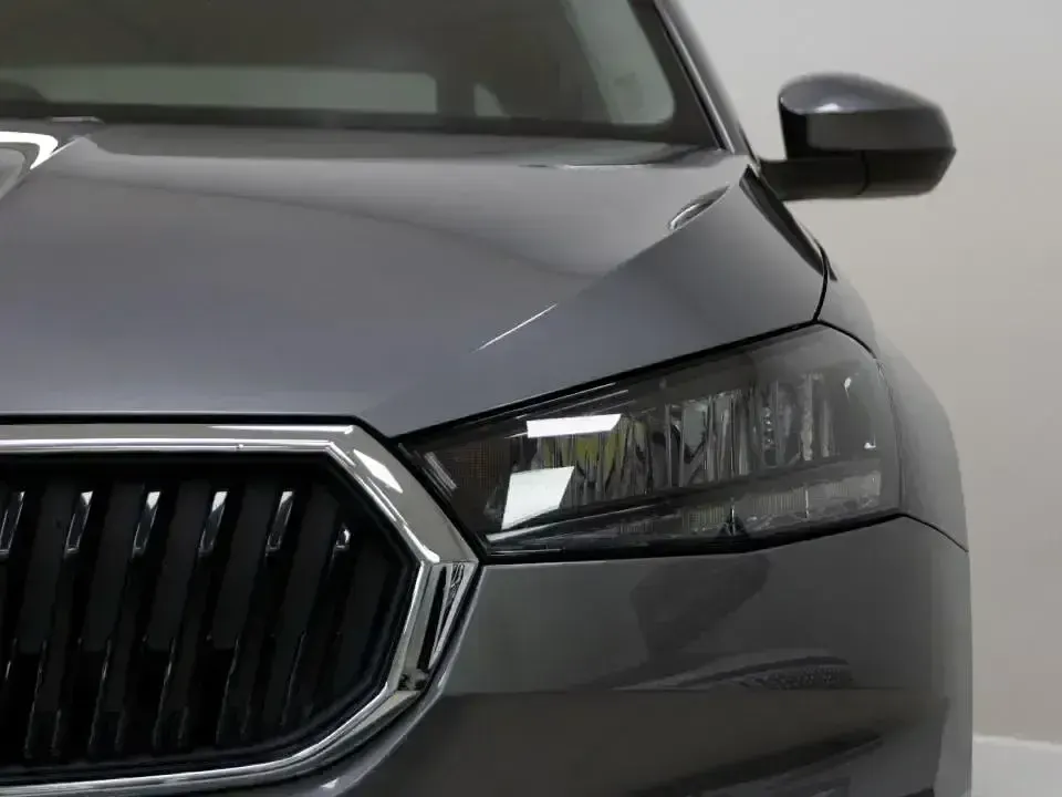 Usado Skoda Fabia Selection 115 CV (84 kW) 2025 Gris Utilitario