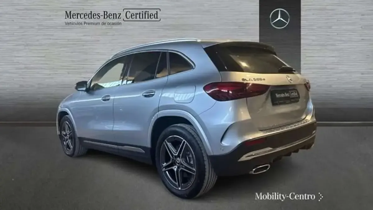 Usado Mercedes GLA250 165 CV (121 kW) 2025 Plateado SUV