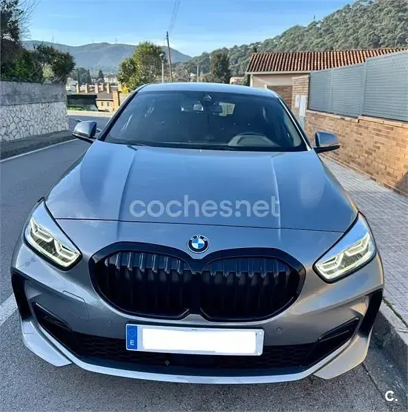 Usado BMW 118 Shadowline 136 CV (100 kW) 2024 Gris / plata Utilitario