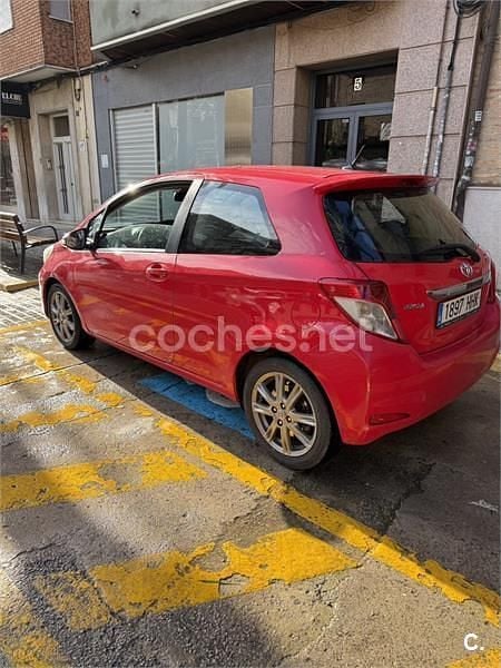 Usado Toyota Yaris Sport 90 CV (66 kW) 2011 Amarillo Utilitario