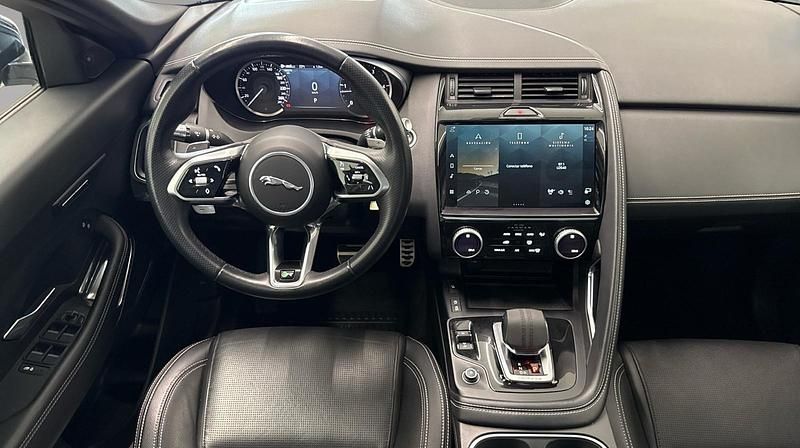 Usado Jaguar E-Pace R-Dynamic 204 CV (150 kW) 2022 Gris / plata SUV