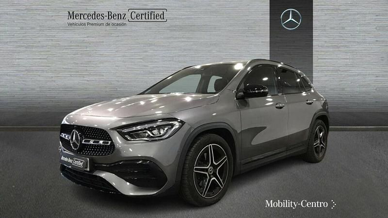 Mountaingrau met. Usado 2022 Mercedes GLA200 AMG line SUV | 38.900 € (Un poco caro) - Imagen 1/4