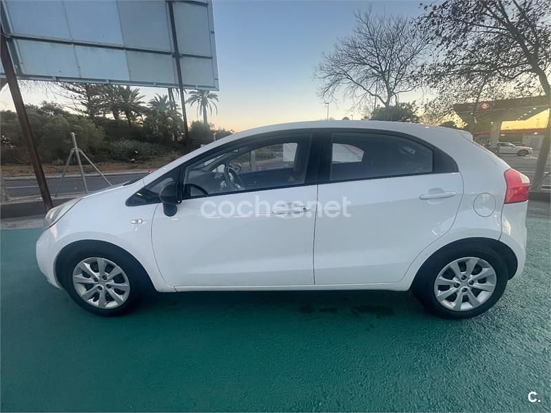Usado Kia Rio 90 CV (66 kW) 2011 Blanco Berlina