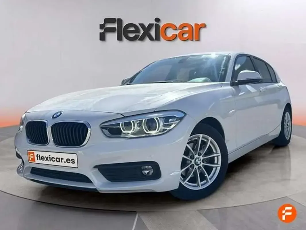 Begagnad BMW 118 136 HK (100 kW) 2019 Vit Halvkombi