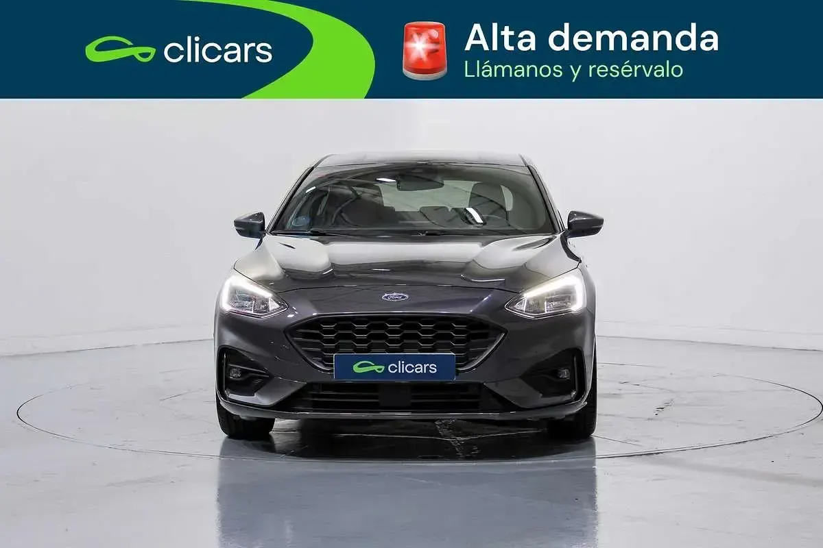 Usado Ford Focus ST-Line 125 CV (91 kW) 2021 Gris Utilitario