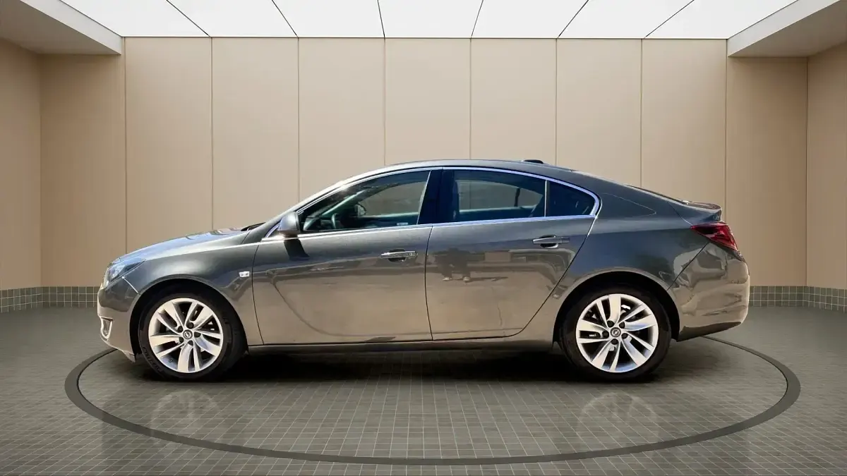 Usado Opel Insignia Selective 136 CV (100 kW) 2016 Gris / plata Berlina