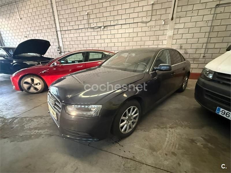 Usado Audi A4 143 CV (105 kW) 2012 Negro Berlina
