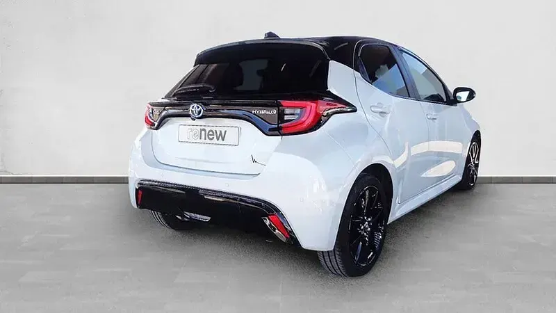 Usado Toyota Yaris Hybrid Business Edition 116 CV (85 kW) 2022 Blanco Berlina