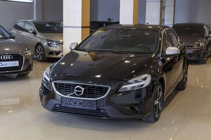 Negro Usado 2018 Volvo V40 R-Design Momentum Familiar | 16.890 € (Precio justo) - Imagen 1/4