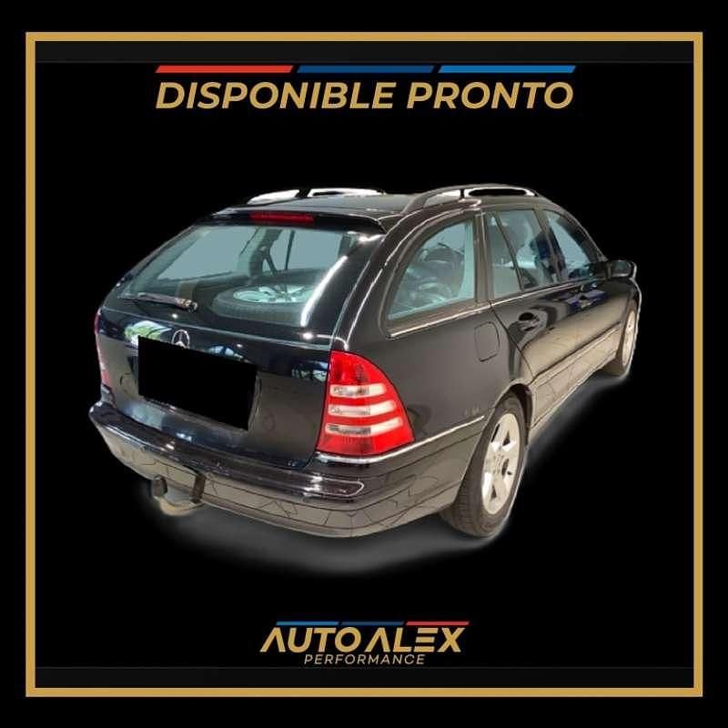 Usado Mercedes C220 Avantgarde 150 CV (110 kW) 2006 Negro Familiar