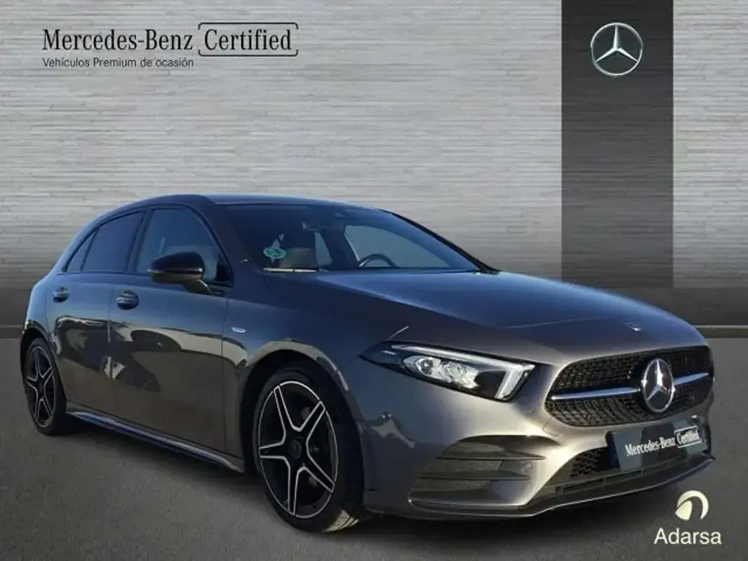 Usado Mercedes A180 AMG line 116 CV (85 kW) 2022 Utilitario