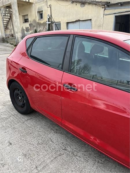 Usado Seat Ibiza I-Tech 75 CV (55 kW) 2014 Rojo Berlina