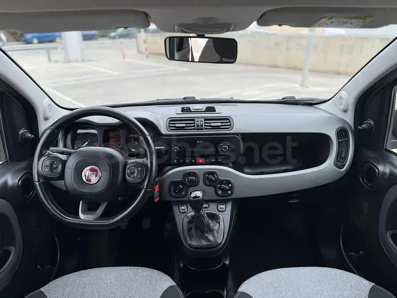 Usado Fiat Panda Lounge 69 CV (50 kW) 2018 Gris / plata Utilitario