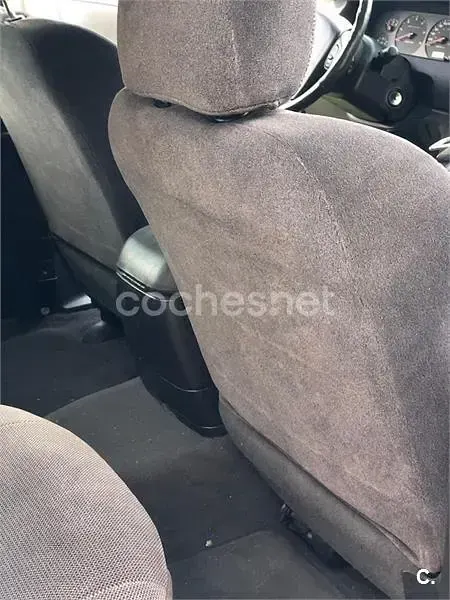 Usado Jeep Grand Cherokee Laredo 140 CV (102 kW) 2001 Gris / plata SUV