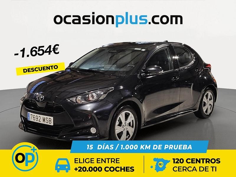 Usado Toyota Yaris Hybrid Active 116 CV (85 kW) 2024 Negro Berlina