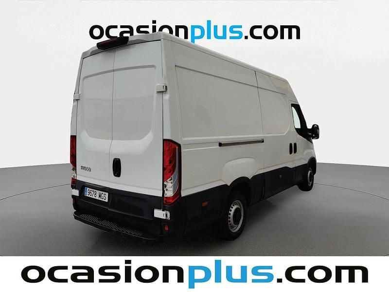 Usado Iveco Daily 156 CV (114 kW) 2023 Blanco Berlina