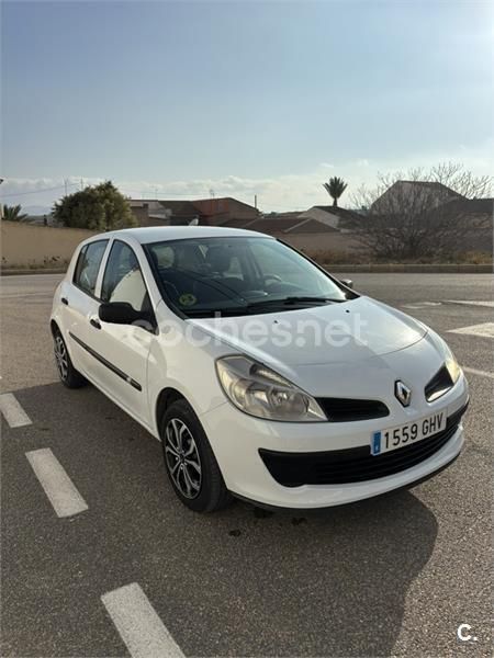 Blanco Usado 2009 Renault Clio II Berlina | 4000 € (Precio justo) - Imagen 1/4