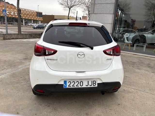 Usado Mazda 2 Style 90 CV (66 kW) 2015 Blanco Berlina