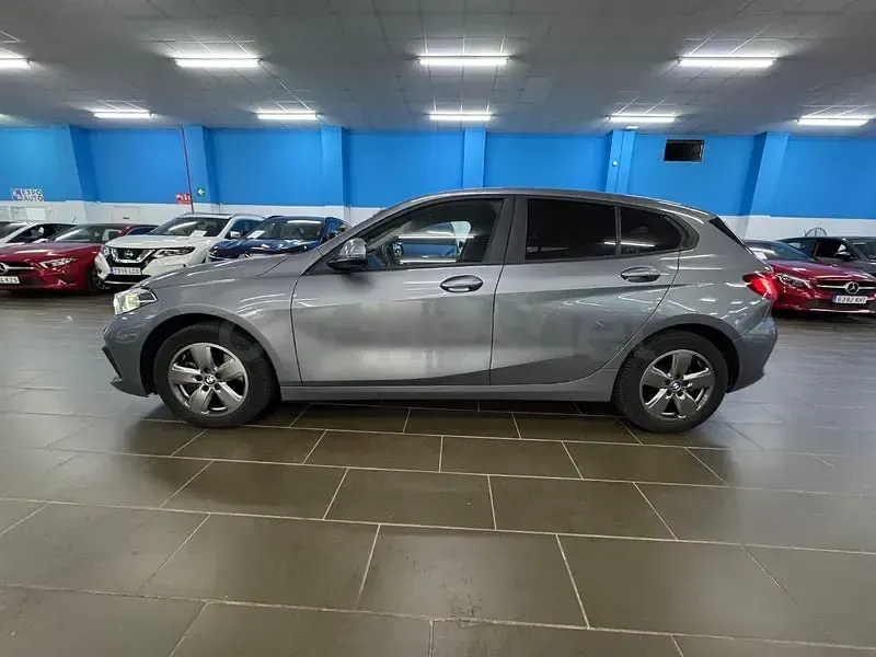 Usado BMW 118 M Sport 150 CV (110 kW) 2022 Gris / plata Utilitario