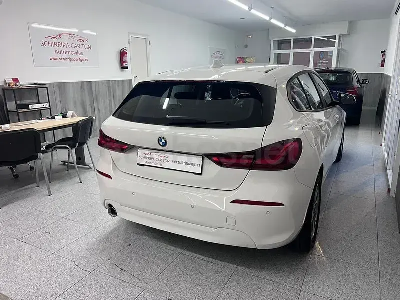 Usado BMW 118 136 CV (100 kW) 2023 Blanco Berlina