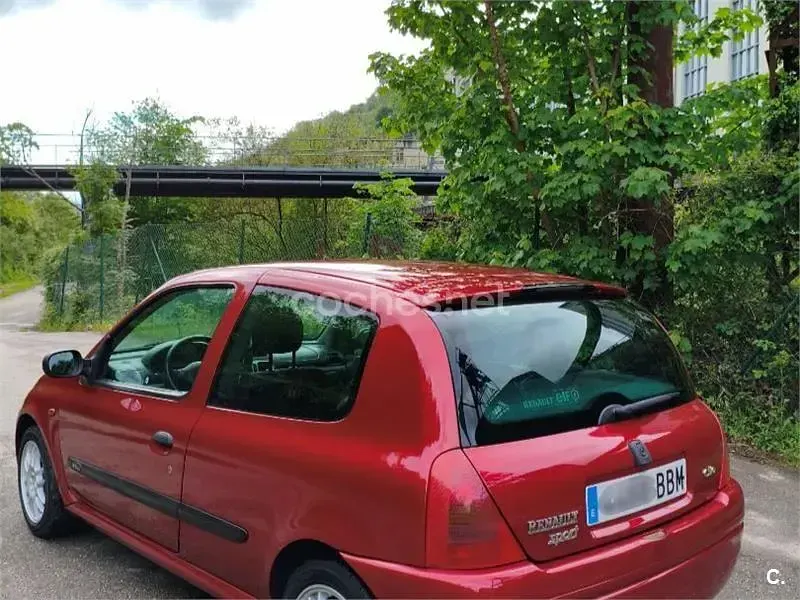 Usado Renault Clio 172 CV (126 kW) 2000 Granate Berlina