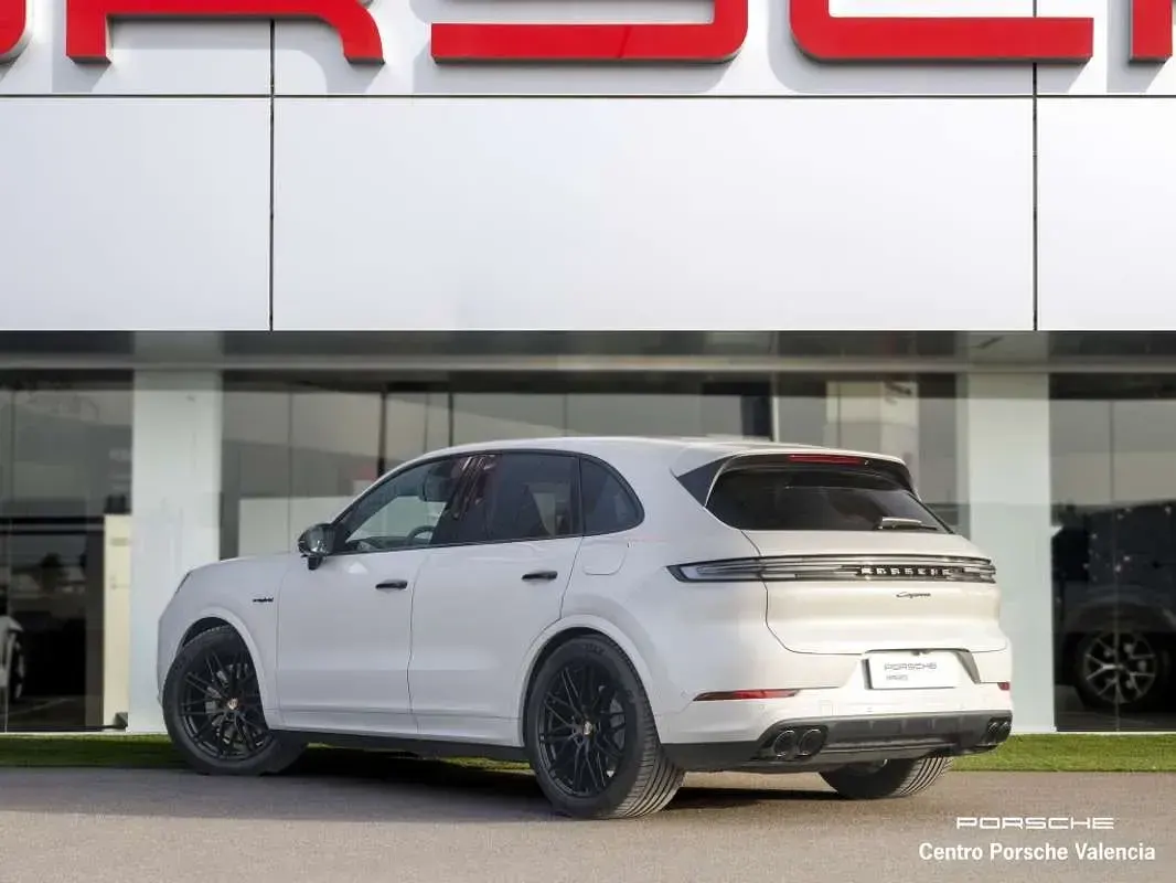 Usado Porsche Cayenne E-Hybrid Black Edition 470 CV (345 kW) 2026 Beige SUV