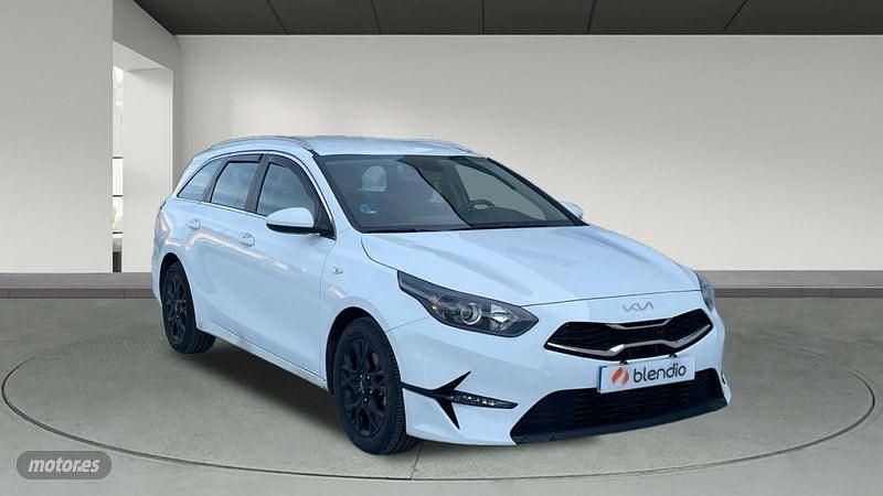 Usado Kia Ceed Sportswagon 120 CV (88 kW) 2022 Blanco Familiar