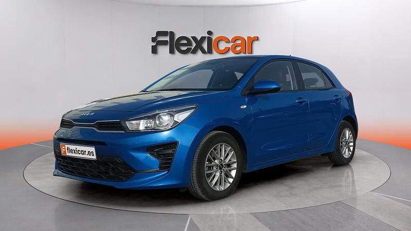 Usado Kia Rio 101 CV (74 kW) 2022 Azul Berlina