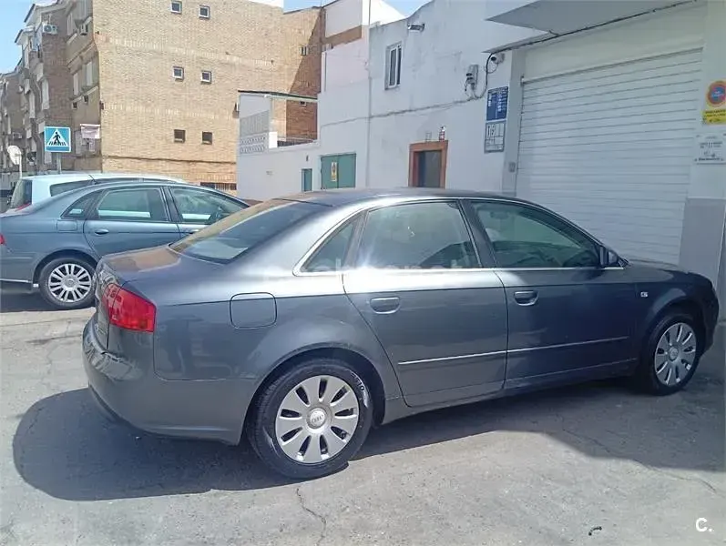 Usado Audi A4 140 CV (102 kW) 2007 Gris / plata Berlina