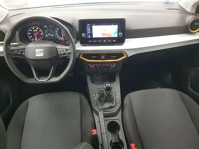 Usado Seat Ibiza Style Plus 110 CV (80 kW) 2021 Rojo Utilitario