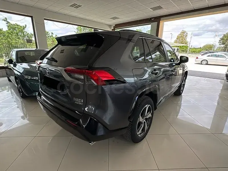 Usado Toyota RAV4 Hybrid Plus 306 CV (225 kW) 2021 Gris / plata SUV