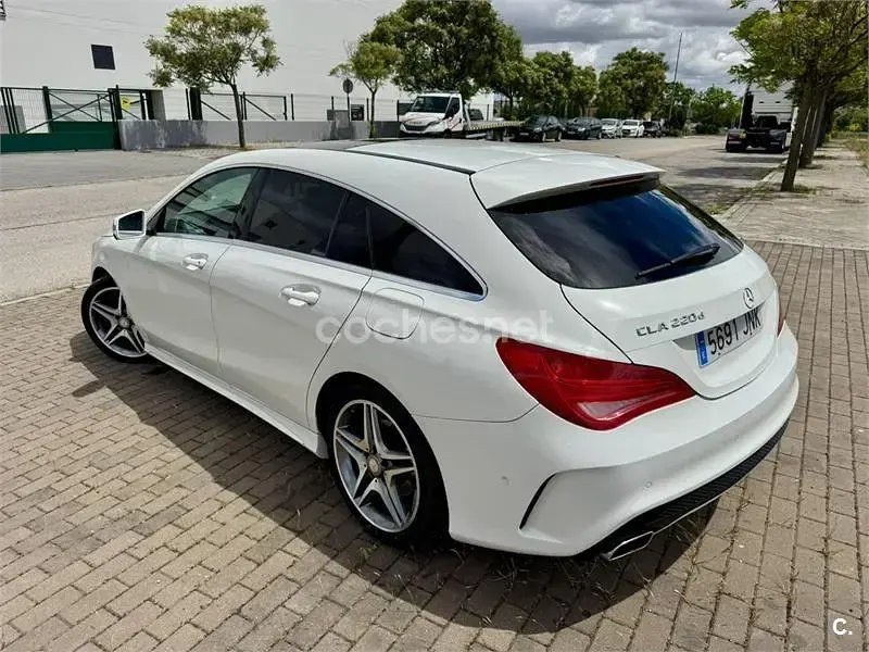 Usado Mercedes CLA220 Shooting Brake 177 CV (130 kW) 2016 Blanco Familiar