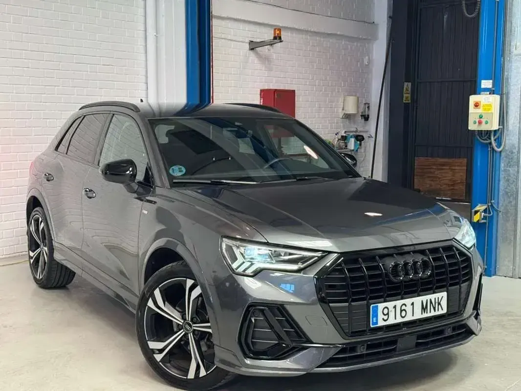 Usado Audi Q3 Ambiente 150 CV (110 kW) 2024 Gris SUV