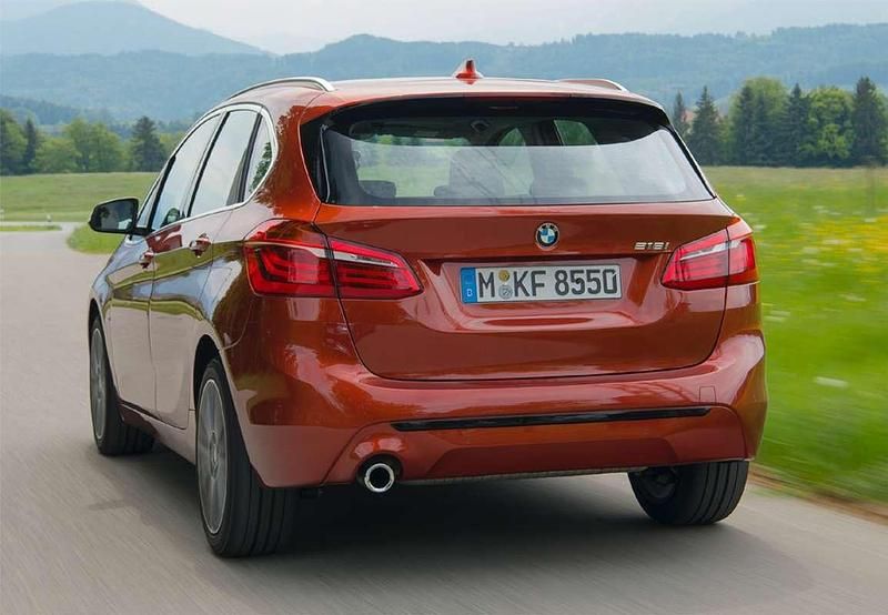 Usado BMW 225 Active Tourer iPerformance 224 CV (164 kW) 2020 Gris Monovolumen