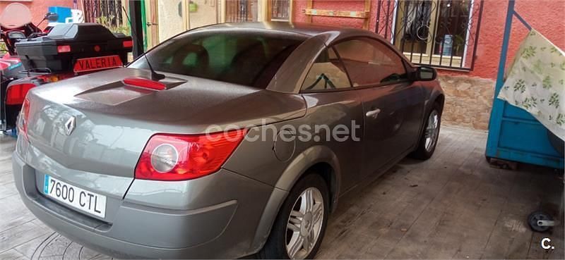 Usado Renault Mégane Cabriolet Privilege 120 CV (88 kW) 2004 Gris / plata Descapotable