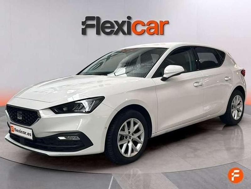 Usado Seat Leon Style 110 CV (80 kW) 2024 Blanco Utilitario