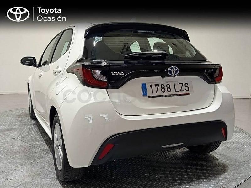 Usado Toyota Yaris Hybrid Business Edition 116 CV (85 kW) 2022 Blanco Berlina