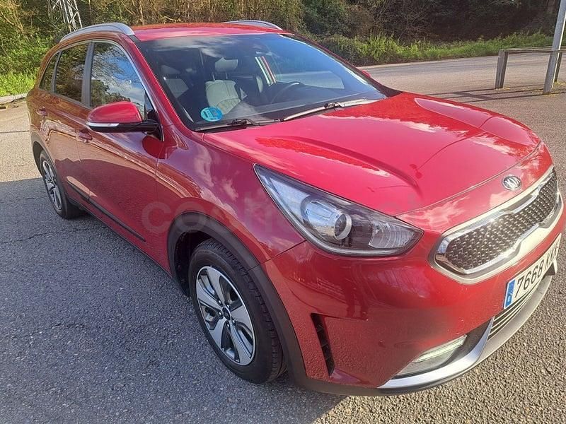 Usado Kia Niro 141 CV (103 kW) 2018 Granate SUV