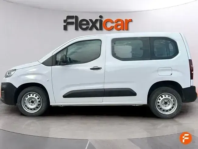 Usado Citroën Berlingo Feel 102 CV (75 kW) 2023 Blanco Monovolumen