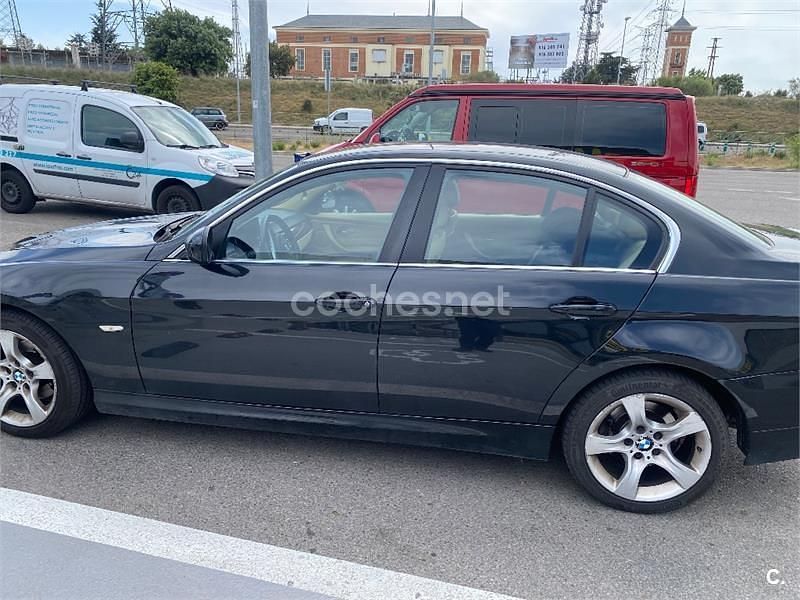 Käytetty BMW 318 143 HP (105 kW) 2011 Musta Sedan
