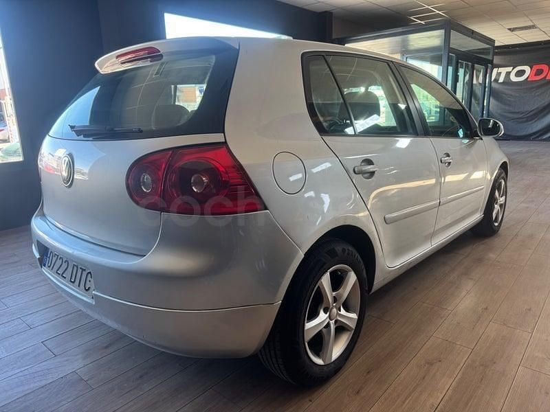 Usado VW Golf IV Highline 115 CV (84 kW) 2005 Gris / plata Berlina