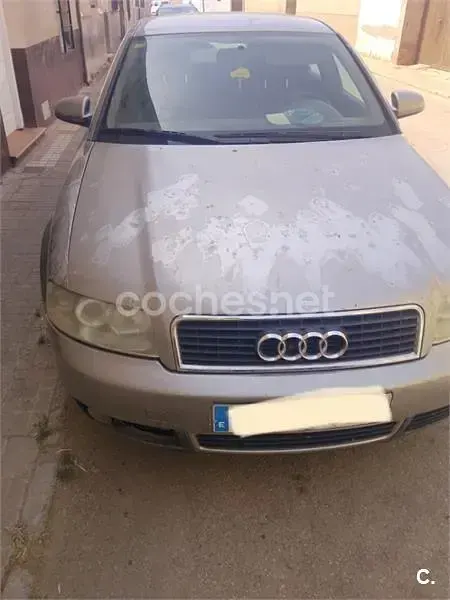 Usado Audi A4 Premium 130 CV (95 kW) 2002 Gris / plata Berlina