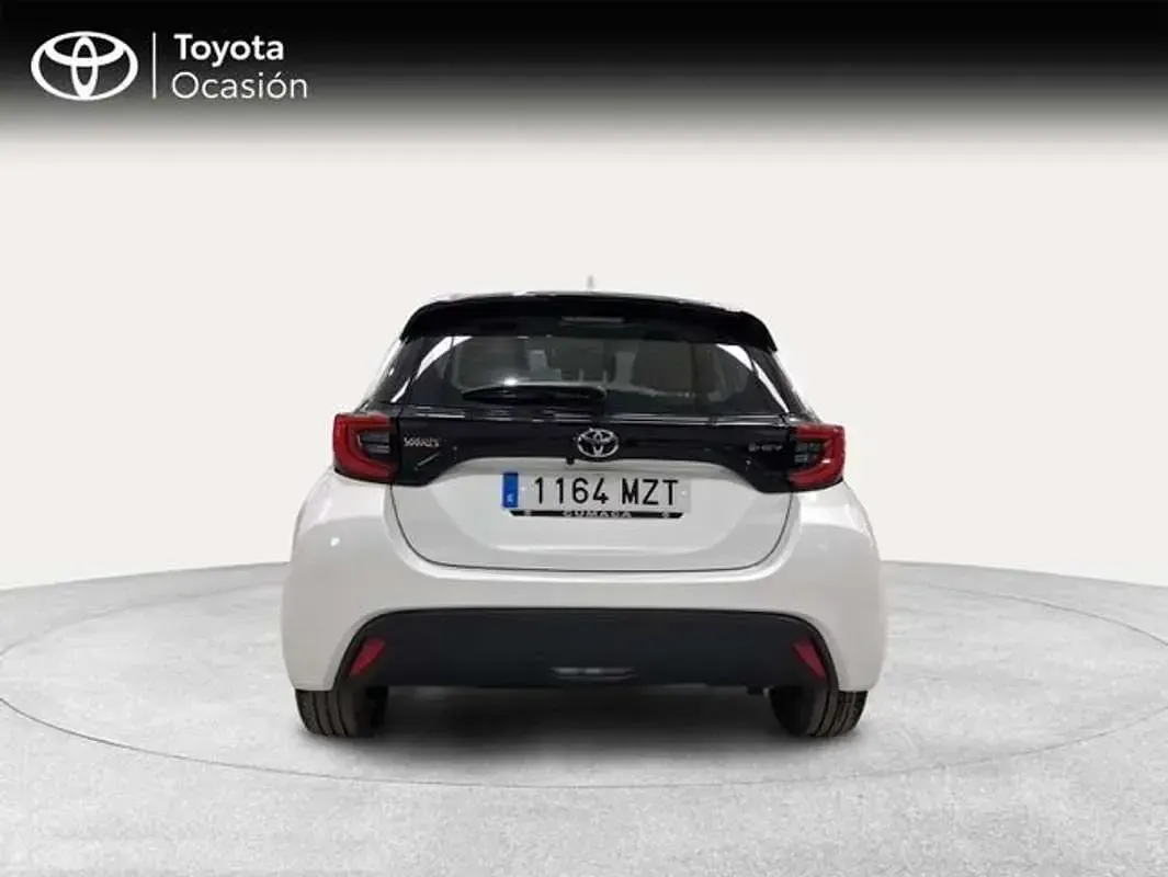 Usado Toyota Yaris Active 116 CV (85 kW) 2025 Blanco Utilitario