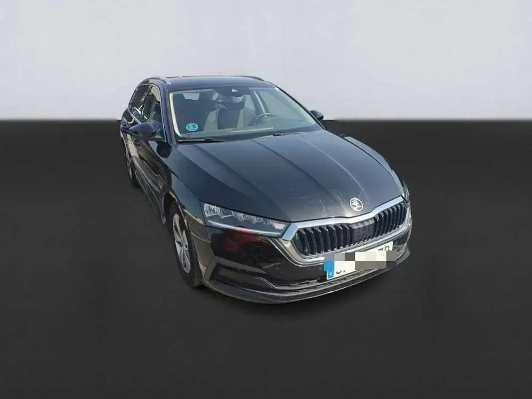 Usado Skoda Octavia Ambition 150 CV (110 kW) 2022 Negro Familiar