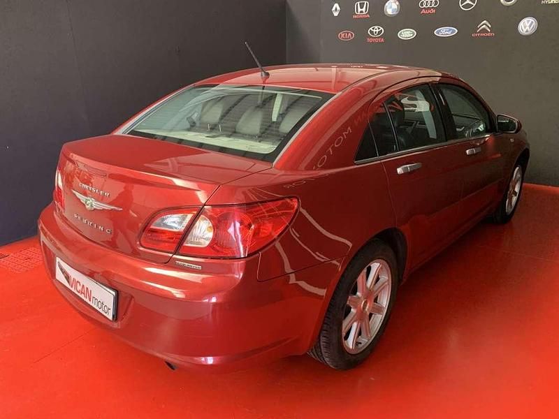 Usado Chrysler Sebring Limited 140 CV (102 kW) 2009 Granate Berlina