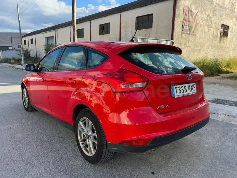 Begagnad Ford Focus Active 125 HK (91 kW) 2018 Röd Sedan